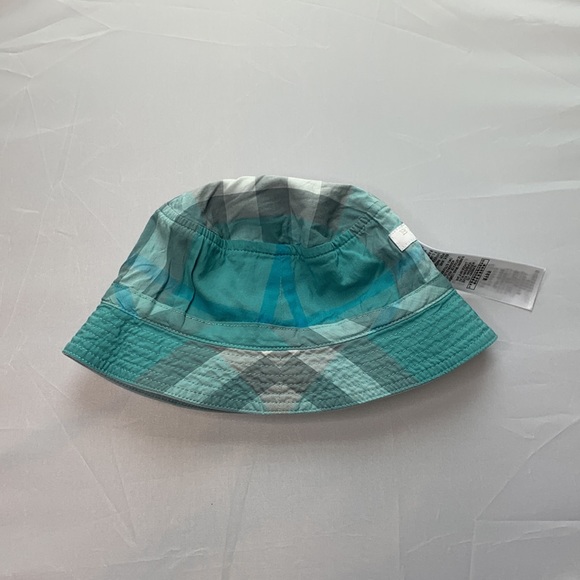 Reversible baby Burberry hat - Picture 3 of 3